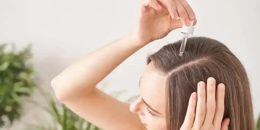 Saç Sağlığını Destekleyen En Etkili Bitkisel Yağlar ve Kullanım Yöntemleri