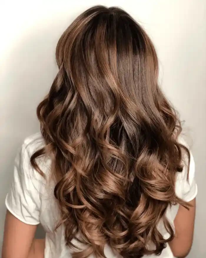 Saçlarda Sıcak ve Parlak Görünüm İçin Bilmeniz Gerekenler ve Etkili Yöntemler