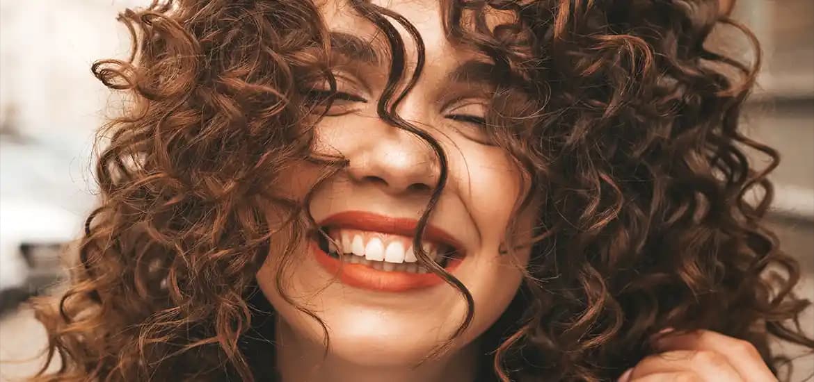 Sağlıklı ve Güçlü Saçlar İçin Bilimsel Yaklaşımlar ve Güncel Uygulamalar