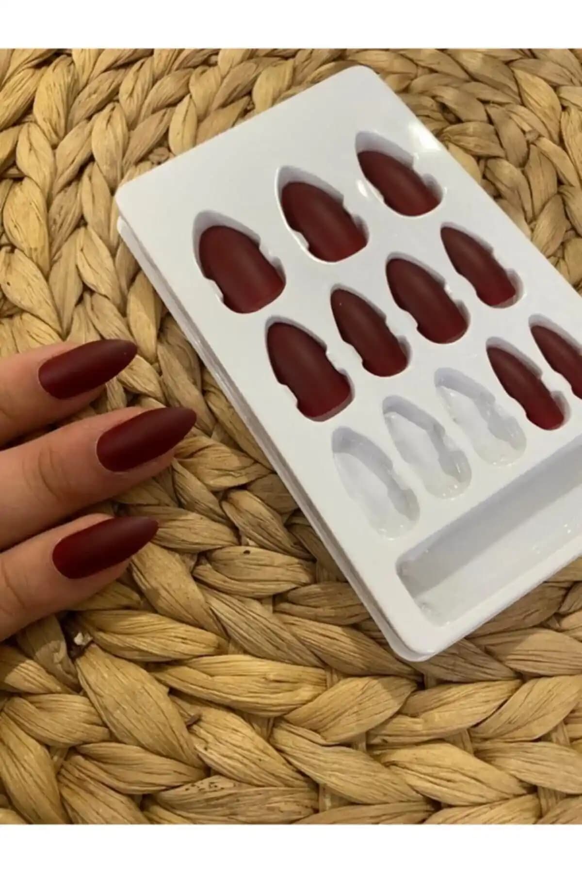 Sybelle Takma Tırnaklar: Güvenli ve Estetik Bir Kozmetik Seçenek