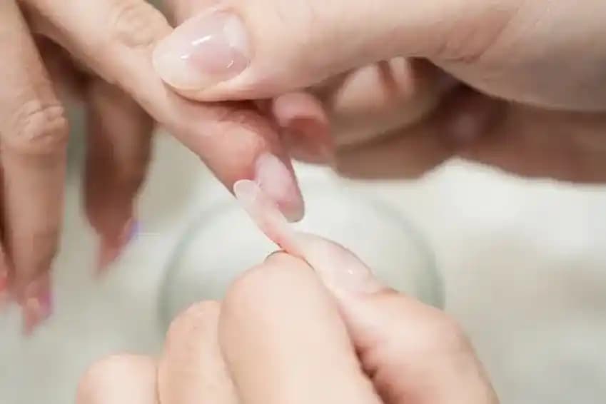 Tırnakların Güvenli ve Doğru Şekilde Çıkarılması Yöntemleri ve İpuçları