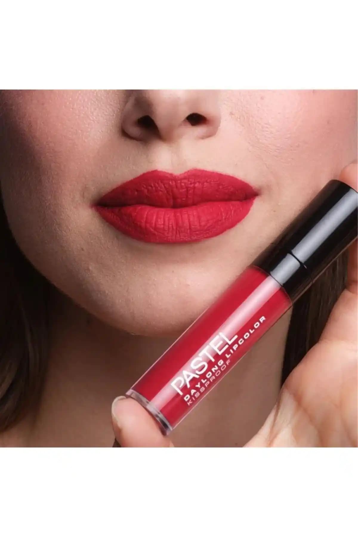 Uzun Süre Dayanan Renkli Rujlar: Kalıcılık ve Uygulama İpuçları