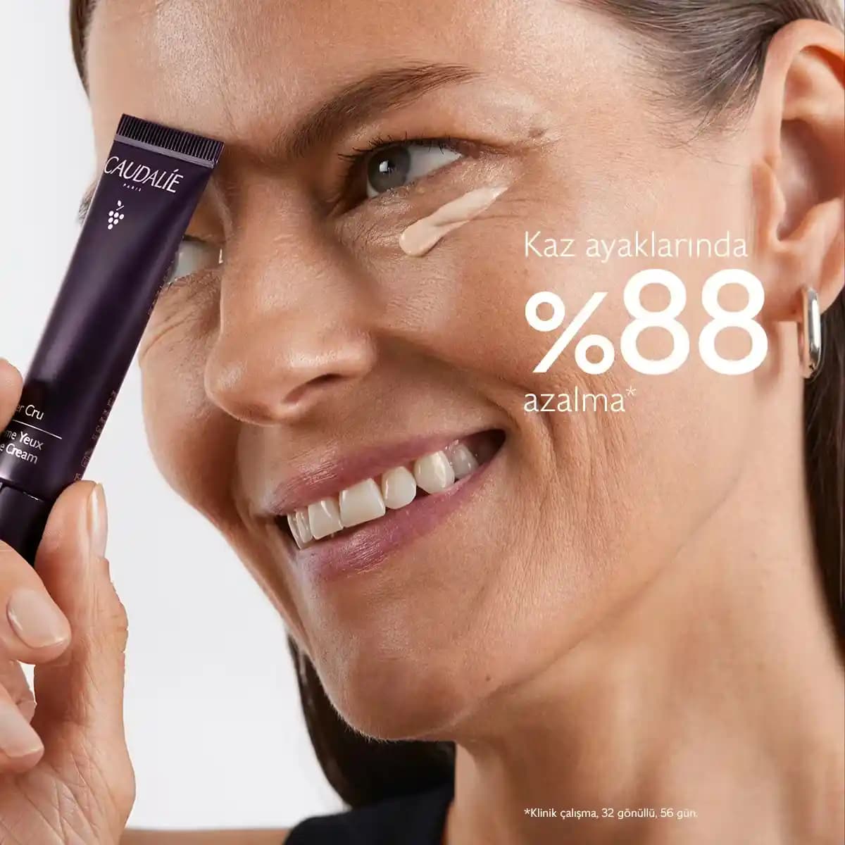 Yaşlanma Karşıtı Göz Kremlerinde Güncel Trendler ve Etkili Kullanım Yöntemleri