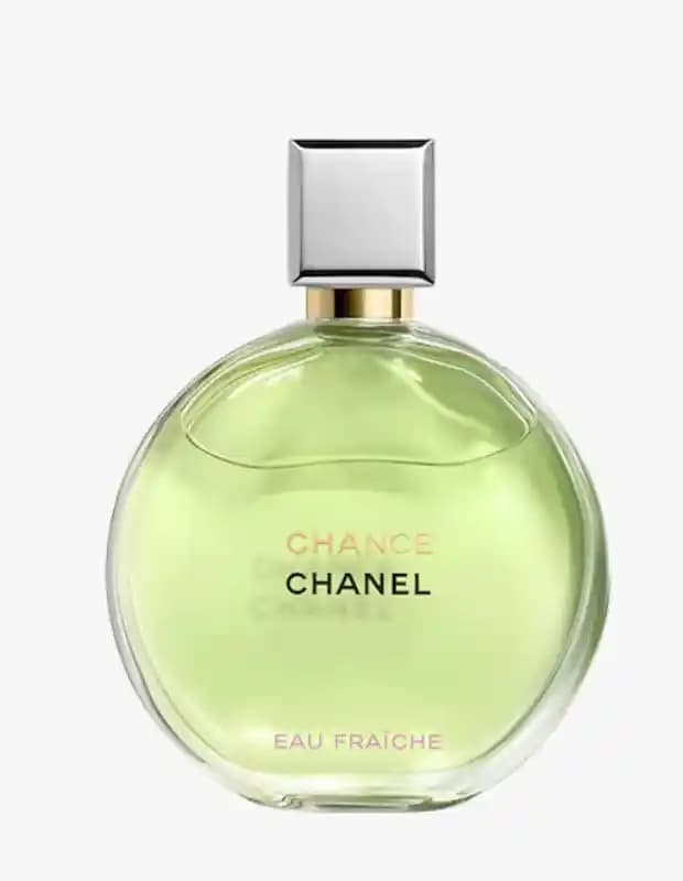 Yaz Aylarında Ferah ve Hafif Parfüm Seçenekleri: Doğru Kokuları Belirleme Rehberi