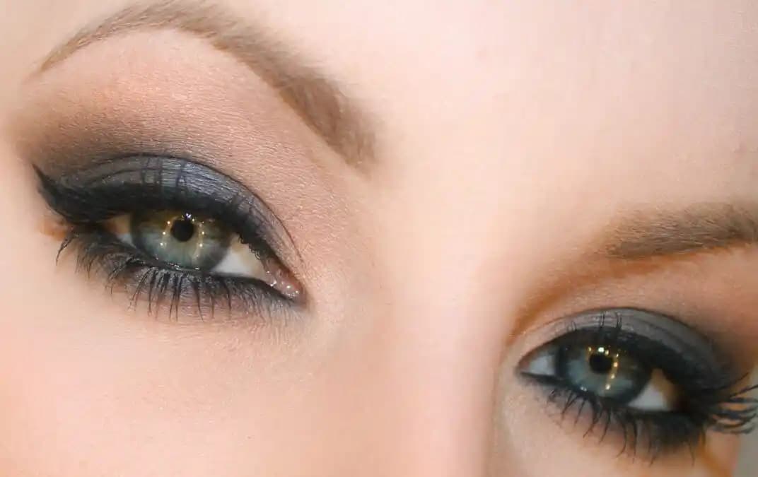 Yüksek ve Çarpıcı Göz Makyajı Teknikleriyle Etkileyici Bakışlar Yaratma Rehberi