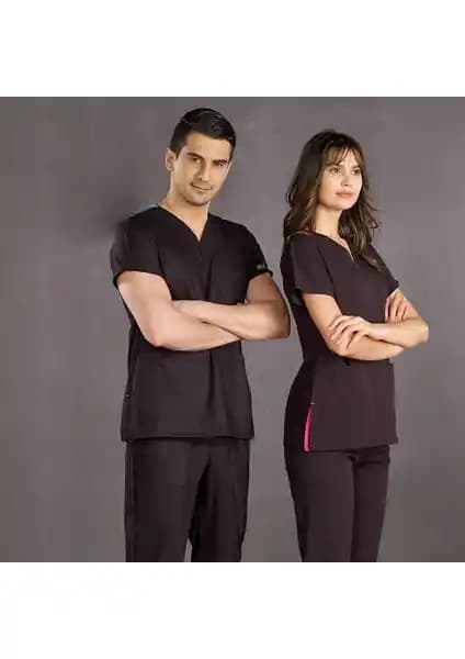 Sağlık Personeli İçin Hemşire ve Doktor Forması Karşılaştırması ve Seçim Rehberi