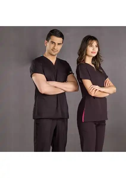 Sağlık Sektöründe Hemşire ve Doktor Forması Karşılaştırması ve Seçim Rehberi 2