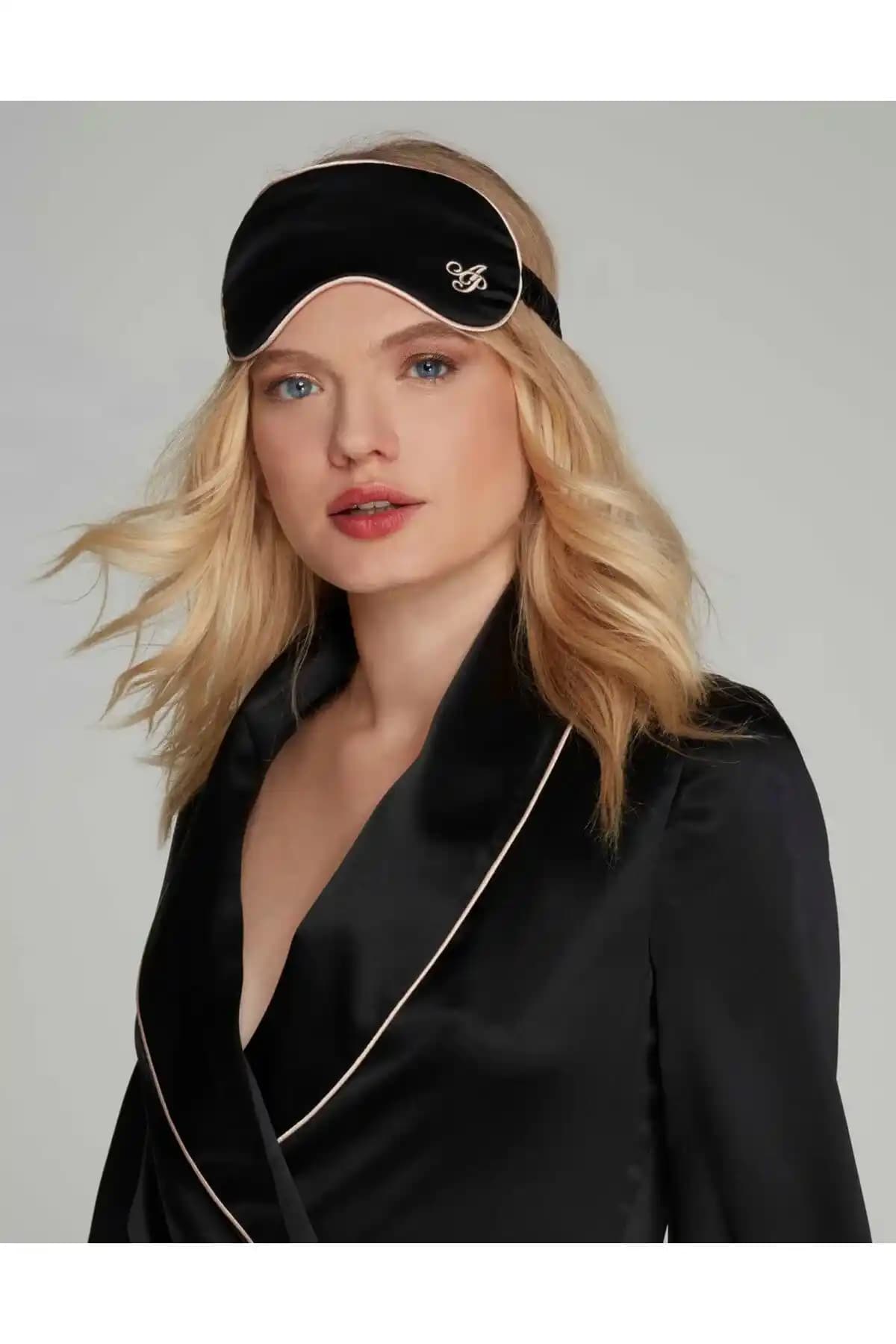 Göz Maskelerinde Şıklık ve Konforun Birlikte Sunulduğu Modern Tasarımlar