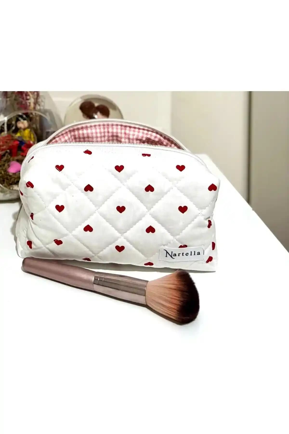 Love Heart Makyaj Çantası Serisi: Şıklık ve Fonksiyonellik Bir Arada
