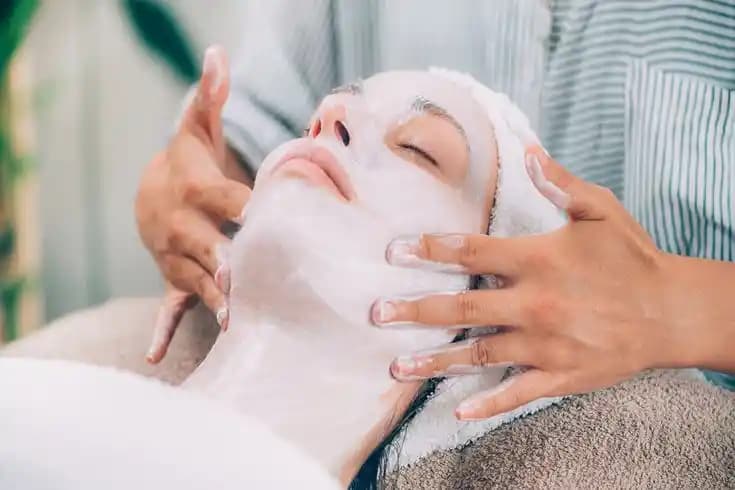 Yüz Maskeleri ve Cilt Bakımında Doğru Uygulama Yöntemleri ve Zamanlaması