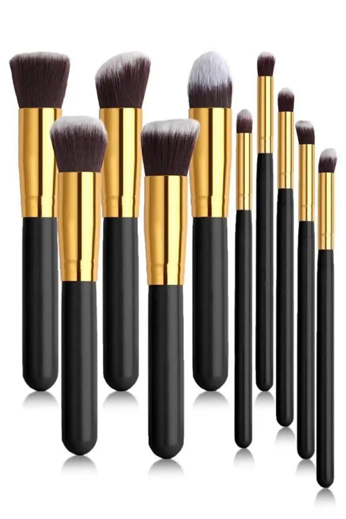 AKS Kozmetik Siyah ve İzla Pembe Makyaj Fırça Setleri Karşılaştırması