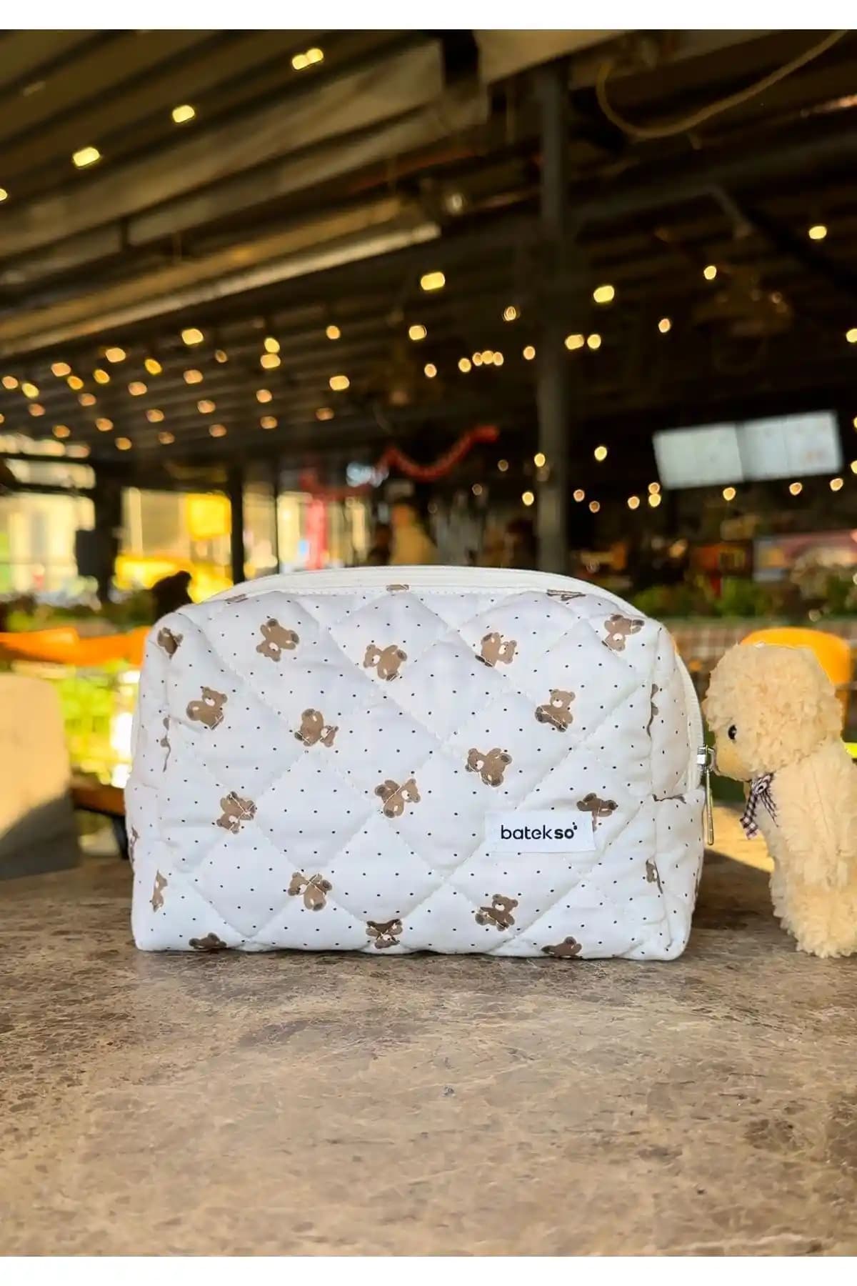 Batekso Mini Ayıcık Desenli Büyük Makyaj Çantası Şık ve Çok Amaçlı Kullanım İmkanıyla