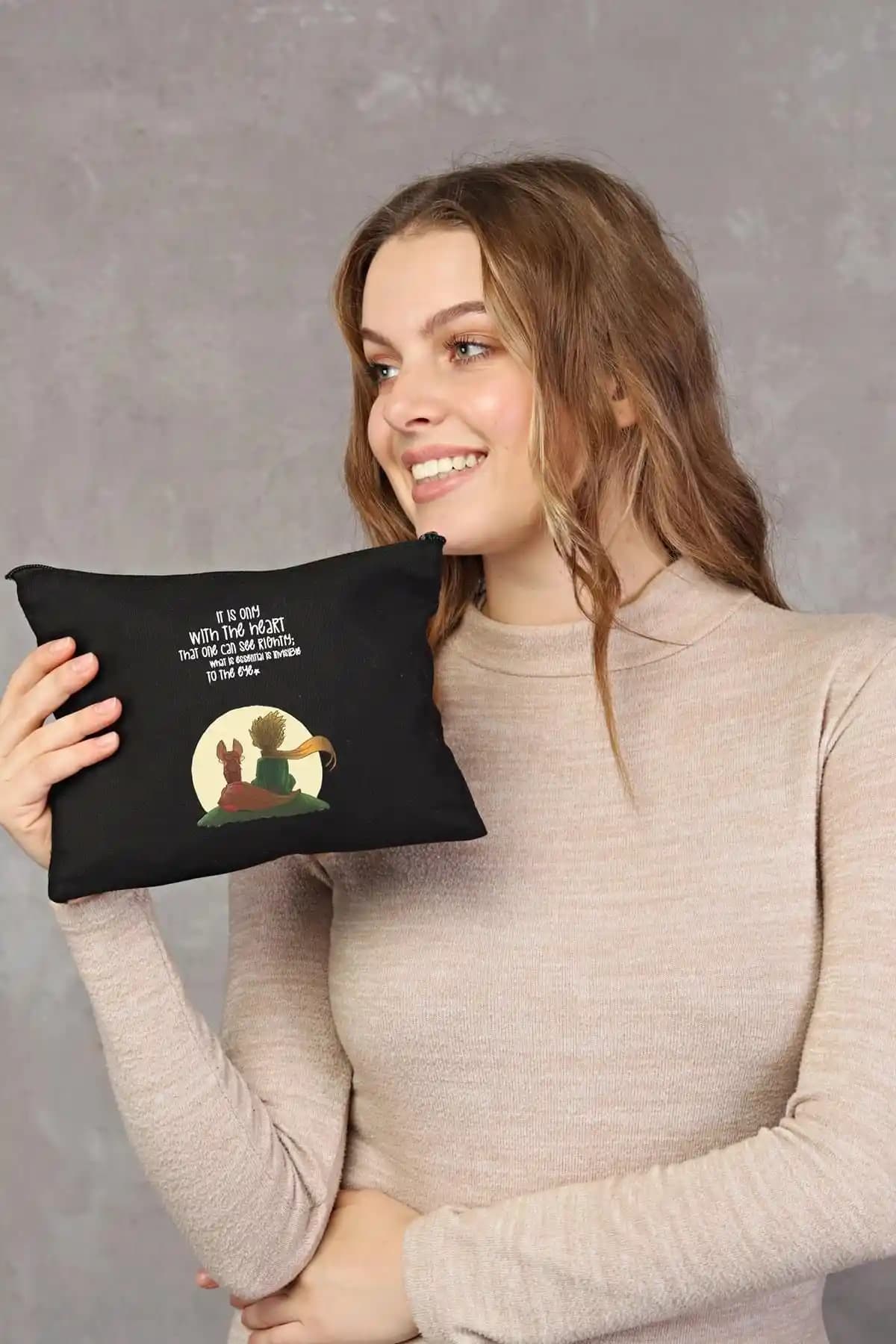 Çınar Bez Çanta Clutch Little Prince Siyah Kanvas Makyaj Çantası: Şık ve Çok Yönlü Kullanım İmkanı