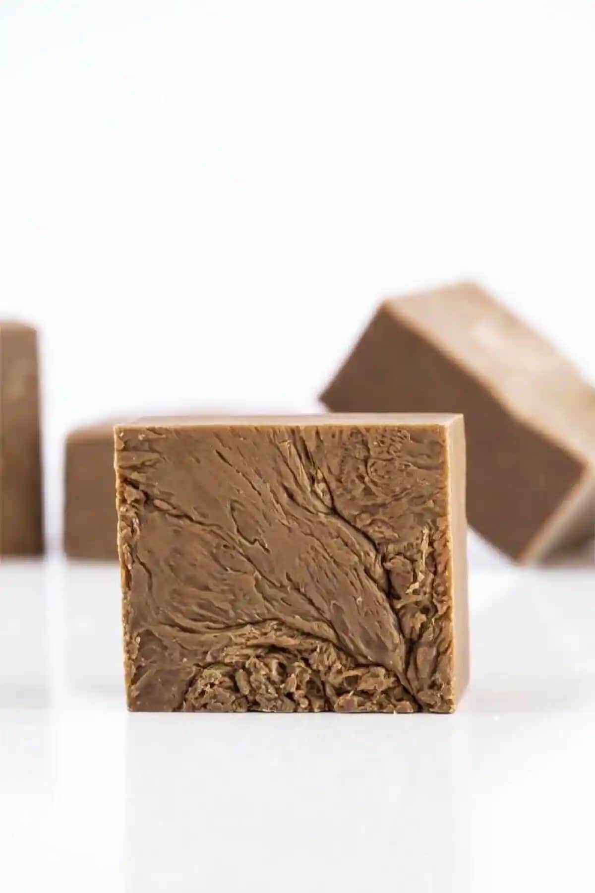 Dermoece Ardıç Katranlı Sabun Doğal İçeriklerle Güçlü ve Hassas Ciltler İçin Temizlik Çözümü