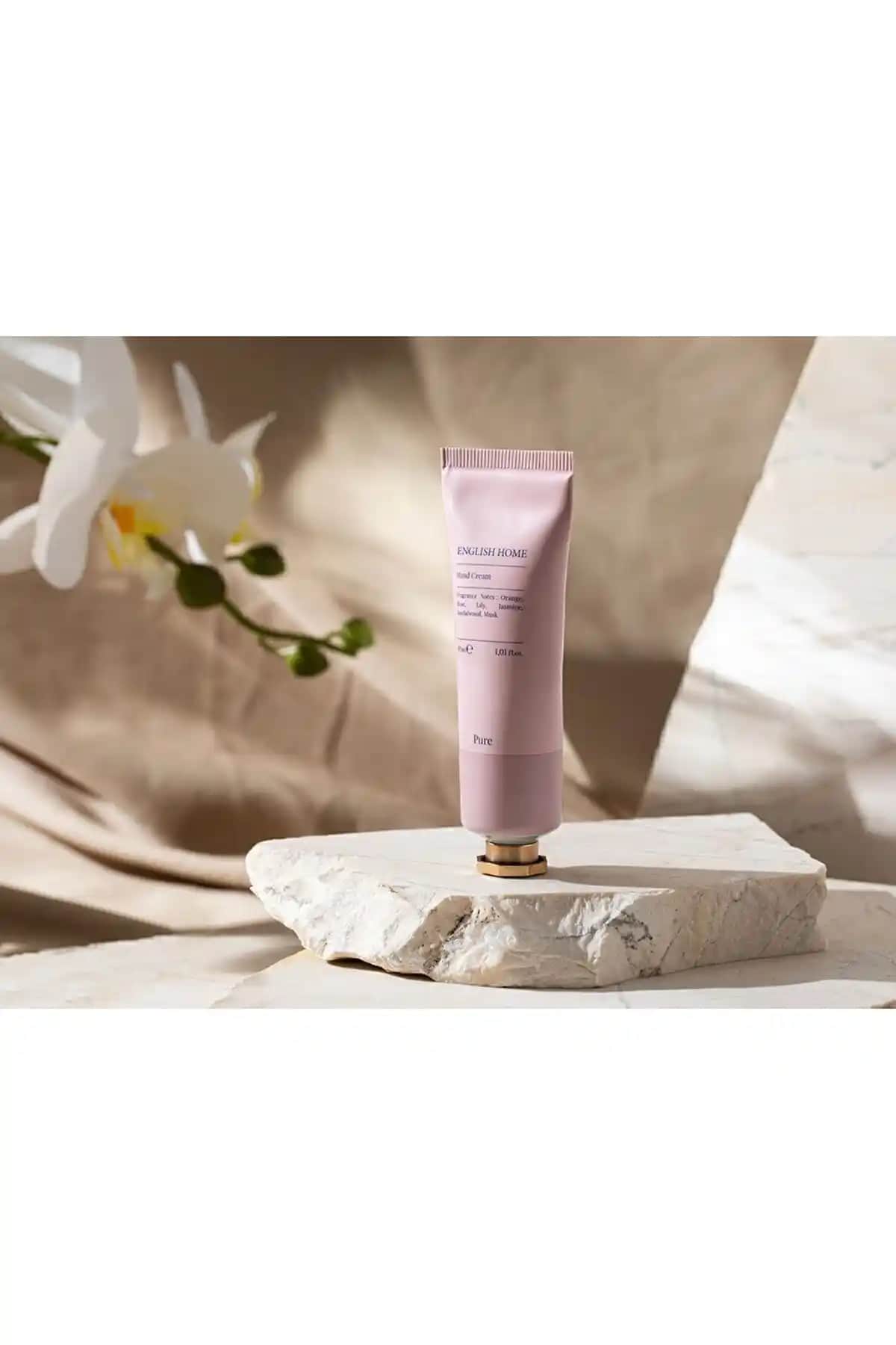 El Kremi Karşılaştırması: English Home Pure ve ISANA Çok Kuru Cilt İçin En İyi Seçenekler