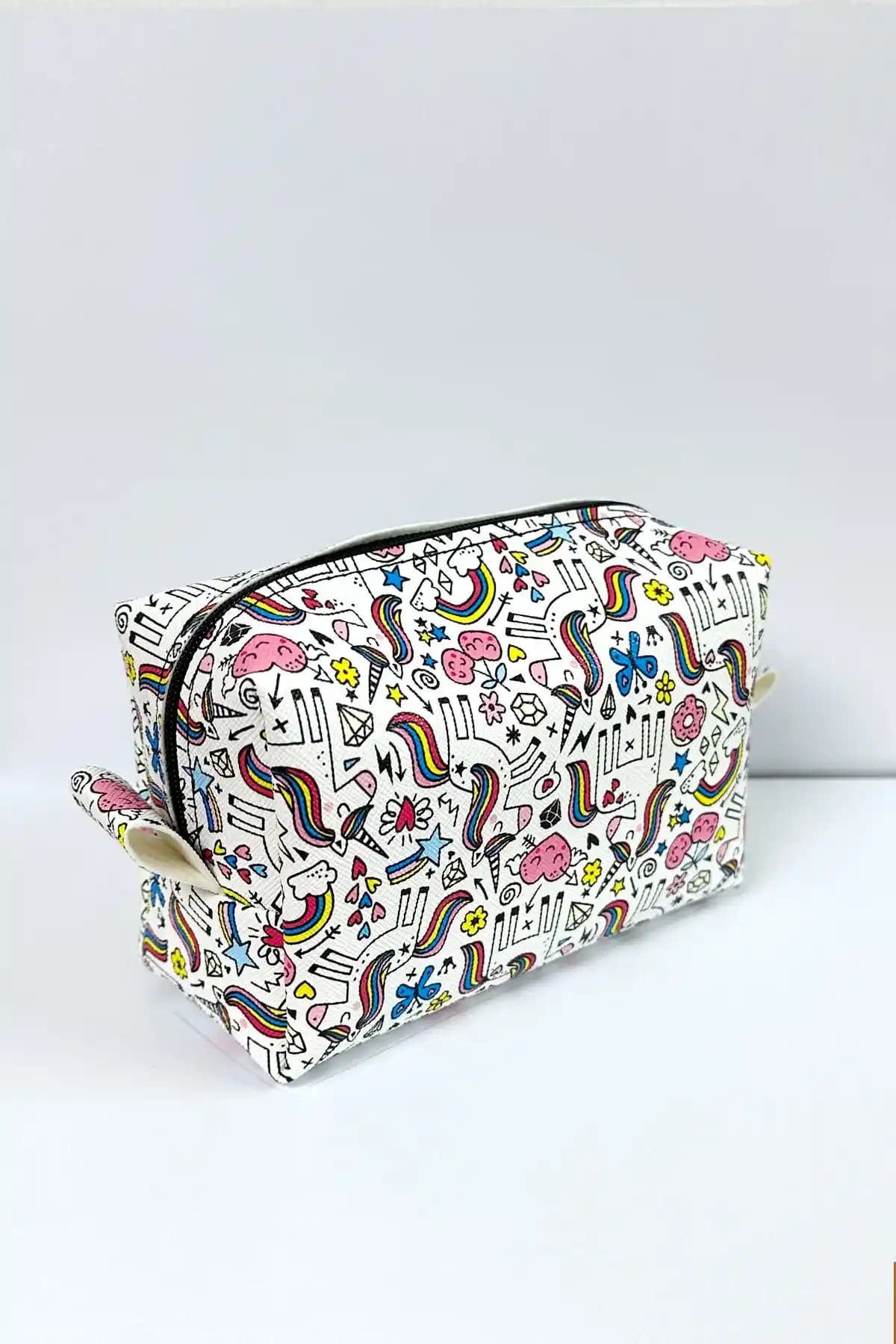 İki Popüler Makyaj Çantası Karşılaştırması: Tasarım, Fonksiyonellik ve Kullanıcı Yorumları