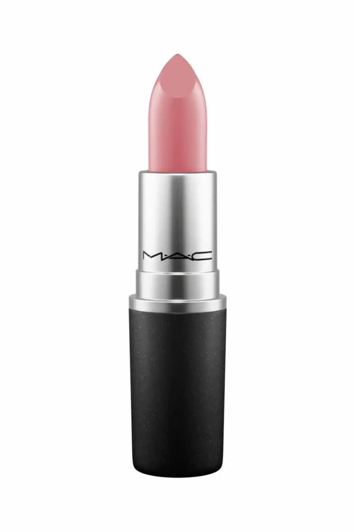 Mac Satin Lipstick Brave Dudaklarda Doğal Parlaklık ve Uzun Süre Kalıcılık Sağlar