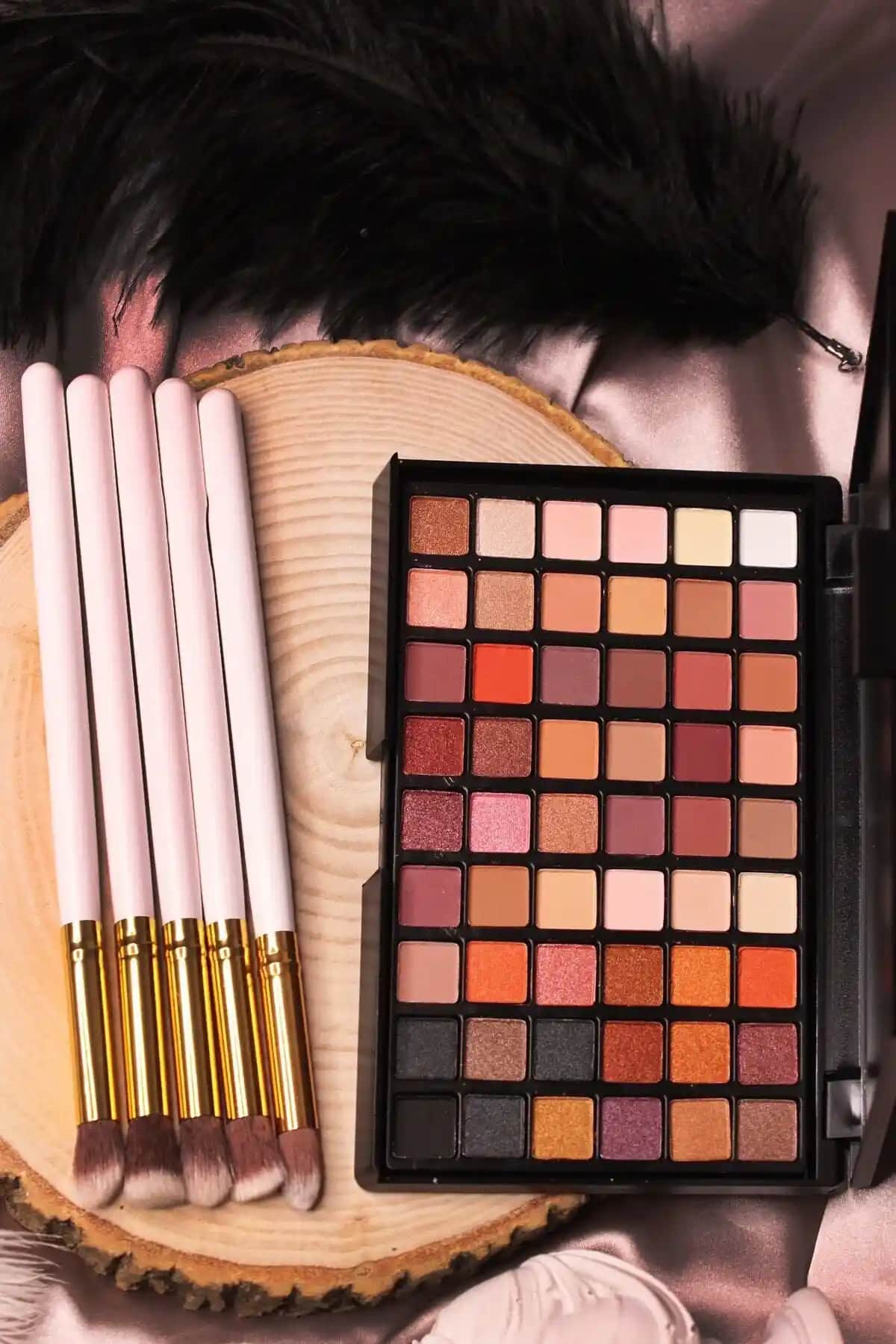 MUJGAN Far Paleti ve Makyaj Seti: Yüksek Kalite ve Kullanım Kolaylığı Sunan Koleksiyon