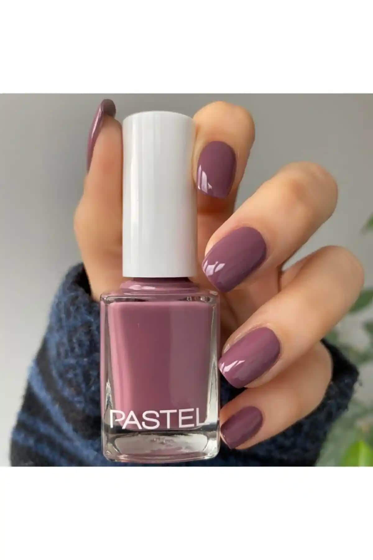 Pastel Oje 247: Canlı ve Parlak Yeşil Renkli Oje Seçeneği