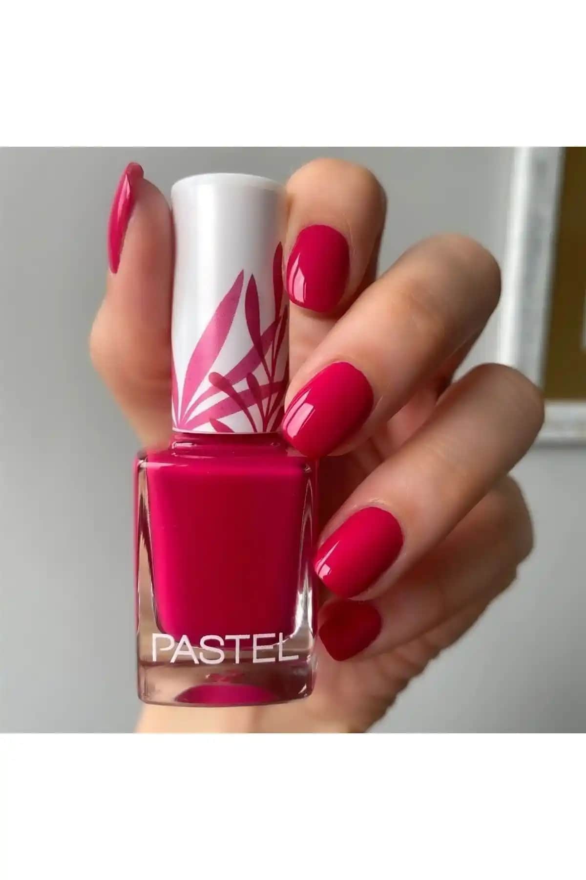 Pastel Oje 352 Yazın Canlı ve Şık Mat Pembe Renk Oje Ürünü