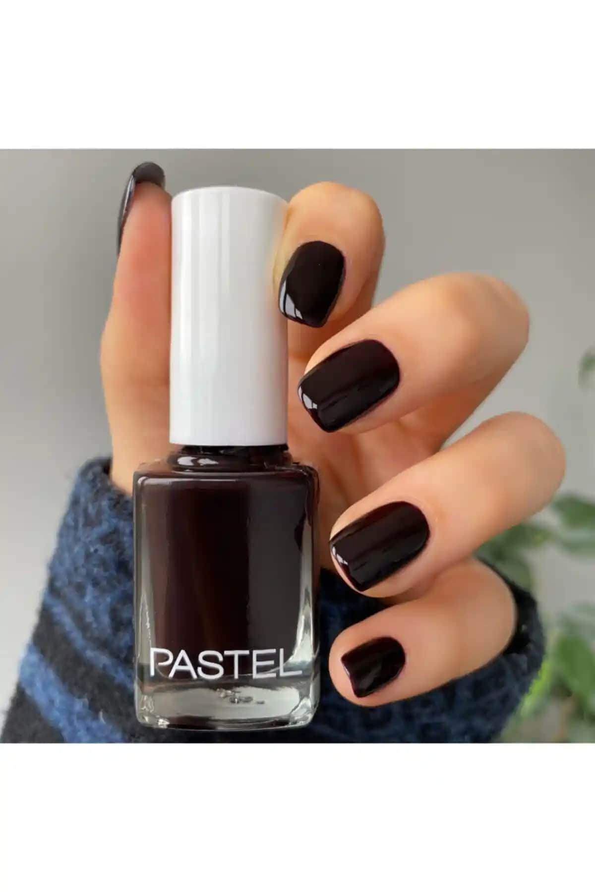 Pastel Oje 44 ve 49 Karşılaştırması: Renk, Kalite ve Kullanıcı Yorumları Analizi