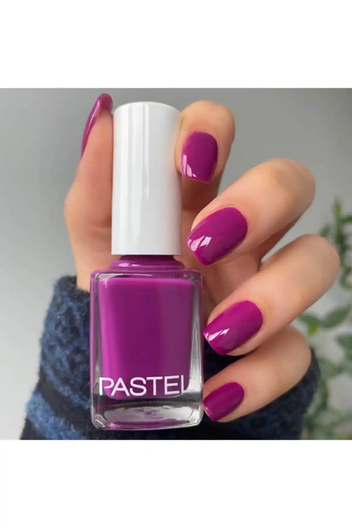 Pastel Oje 51: Canlı Renkler ve Kolay Uygulama ile Uzun Süre Dayanan Kozmetik Ürünü