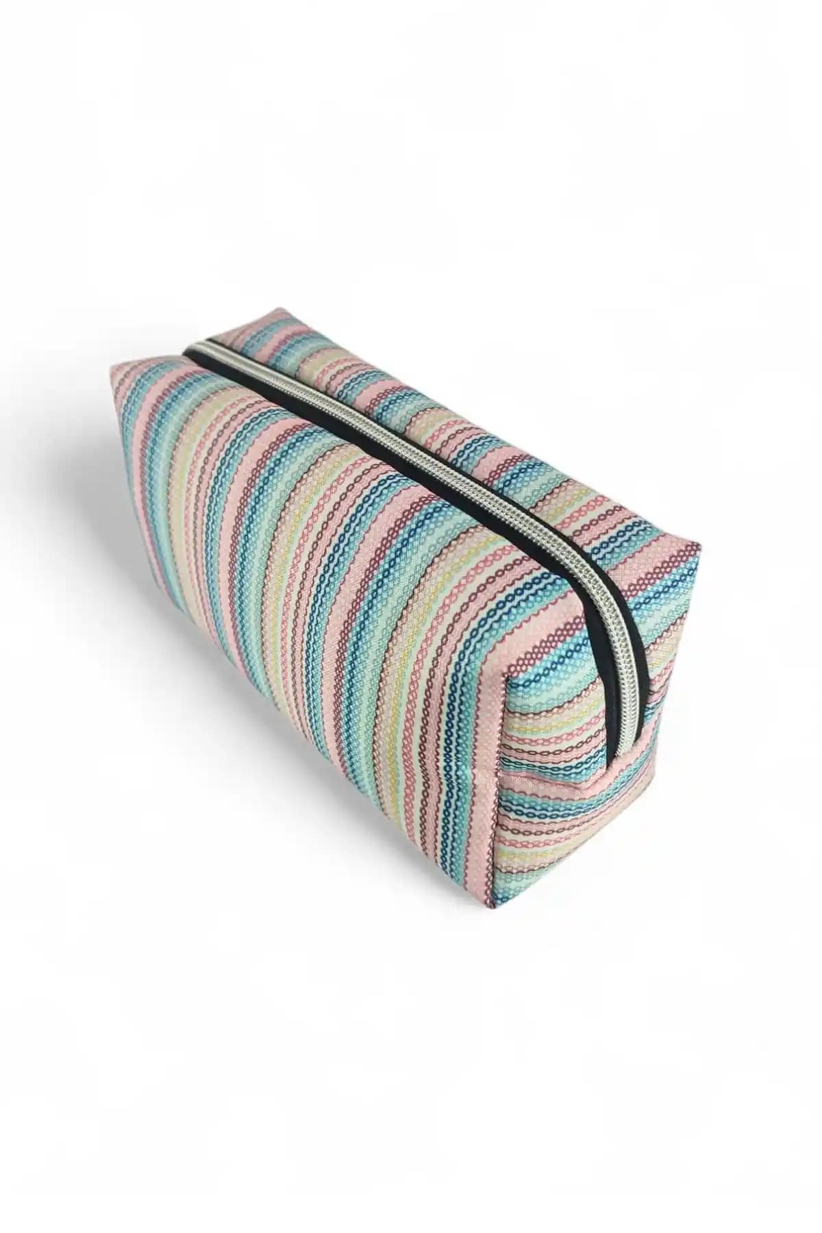 Reliance Makyaj Çantası: Estetik ve İşlevselliği Bir Arada Sunan Modern Tasarım