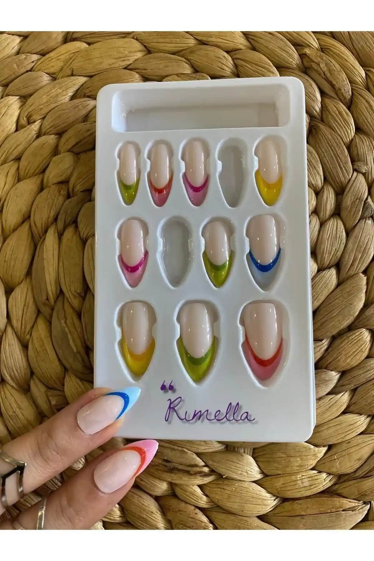 Rimella French 12 Adet Badem Tırnak Seti Pratik ve Renkli Kendinden Yapışkanlı Tırnaklar