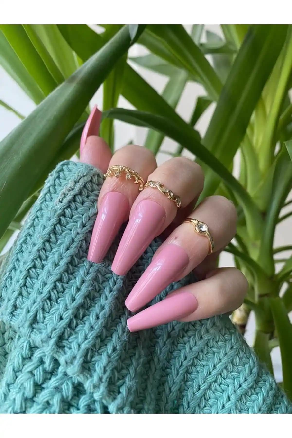 SYBELLE KOZMETİK Takma Tırnak Karşılaştırması: Gül Kurusu ve Beyaz Ombre Modelleri