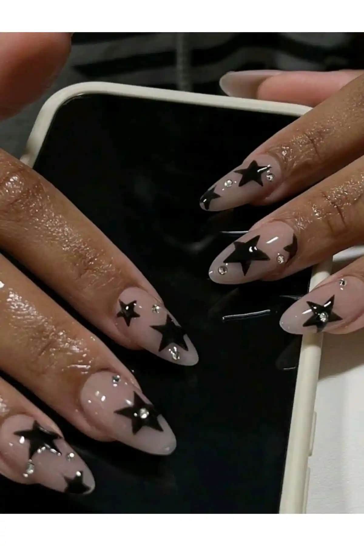 Takma Tırnak Setleri Karşılaştırması: ELNİL BUTİK ve SYBELLE KOZMETİK Ürünlerinin Özellikleri ve Kullanıcı Yorumları