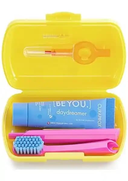 Curaprox 5460 Seyahat Seti Sarı: Kompakt ve Pratik Ağız Bakım Çözümü