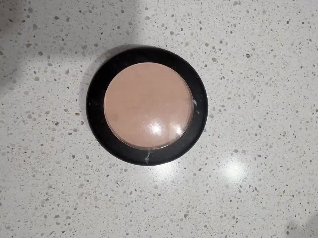 Eşiniz İçin Doğru Makyaj Ürünleri Seçimi ve Profesyonel Destek Yöntemleri