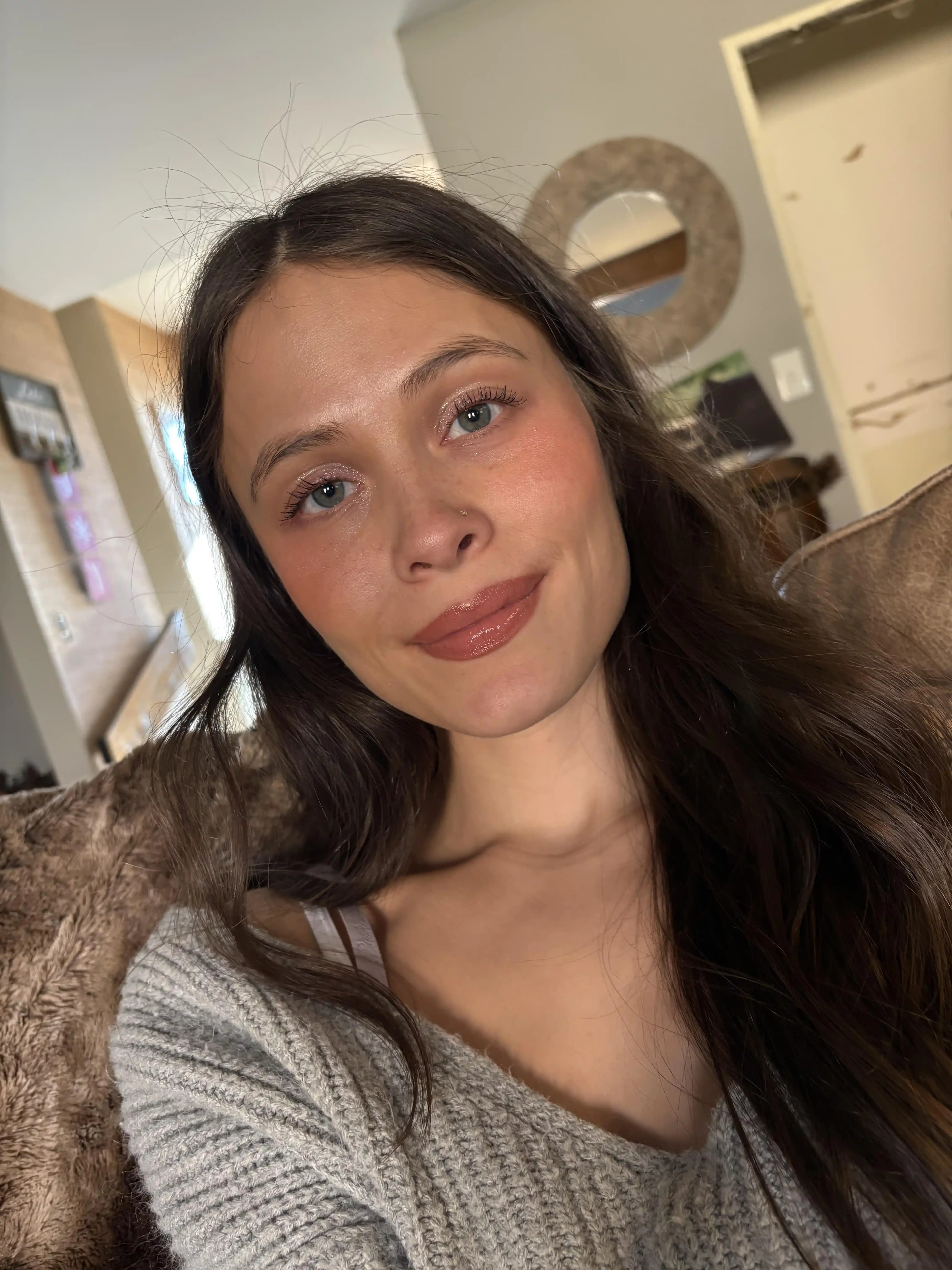 Makyajda Doğallığı Koruyarak Etkileyici Görünüm Sağlama Teknikleri ve Önerileri