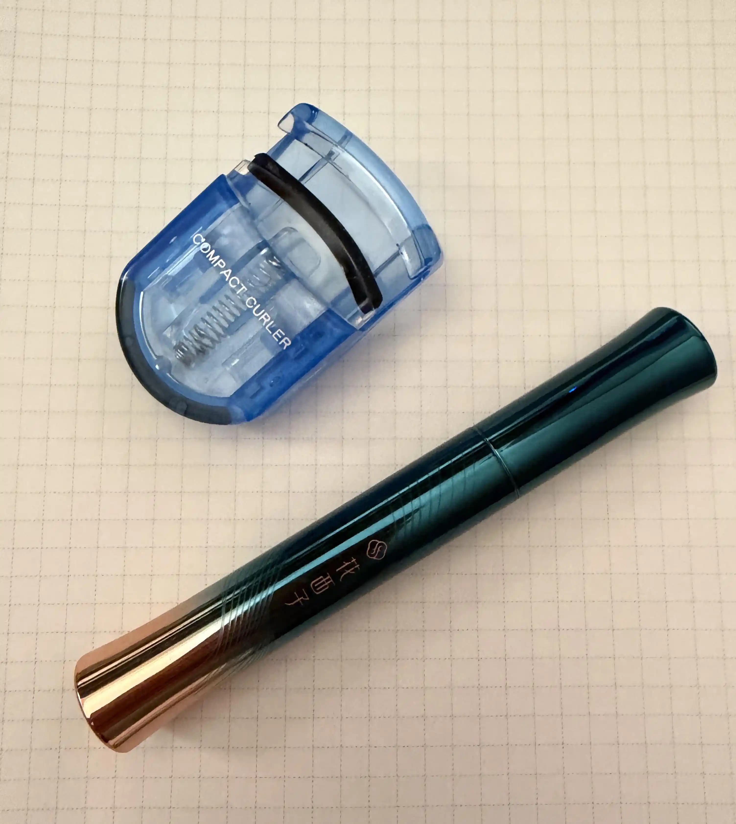 Plastik Seyahat Kirpik Kıvırıcıları ve Florasis Maskara: Kullanım Deneyimleri ve Öne Çıkan Özellikler