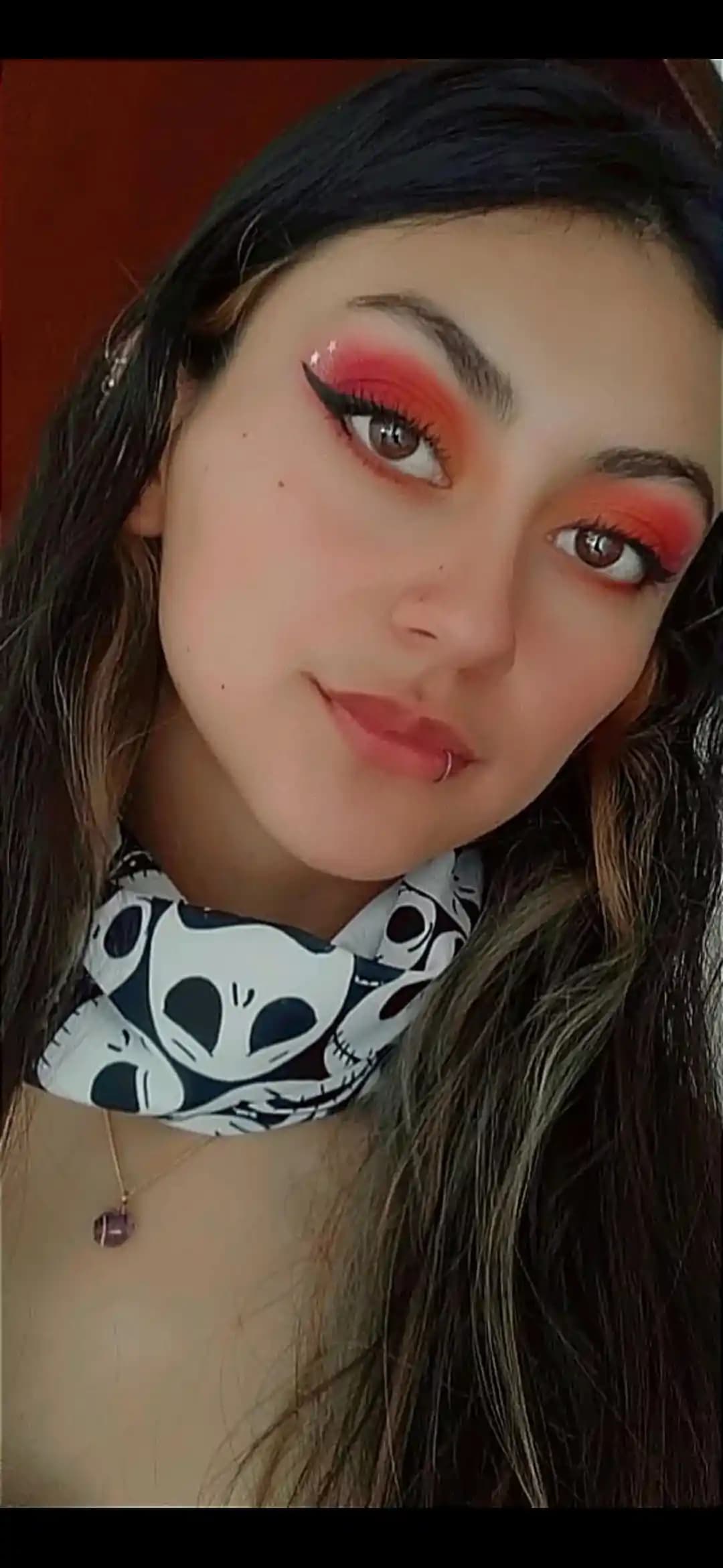 Renkli ve Sade Makyaj Tercihleri: Kişisel İfade ve Ruh Haline Etkileri