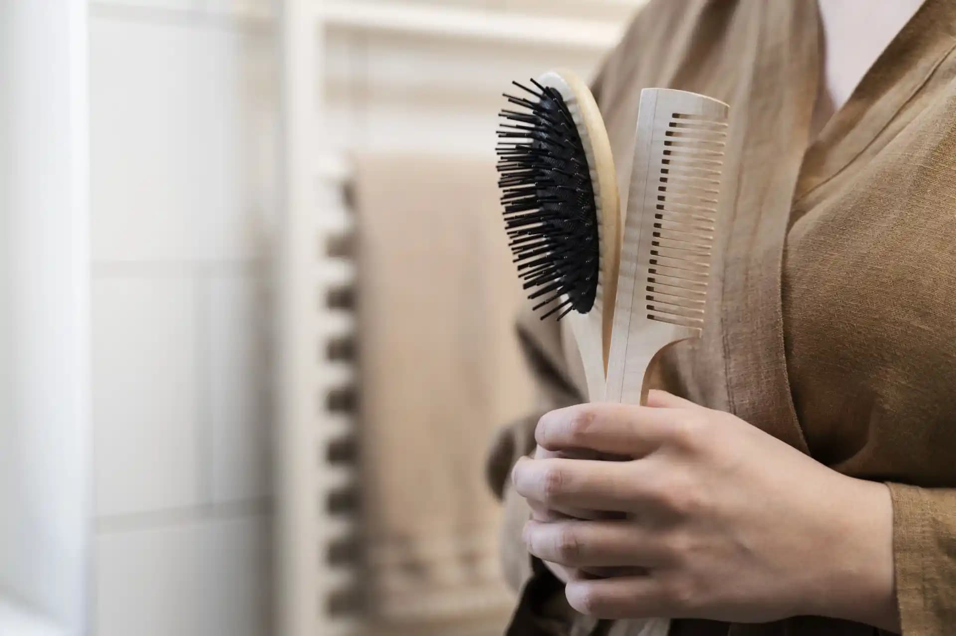 Saç Fırçalamanın Saç Sağlığı Üzerindeki Etkileri ve Hasar Riskleri