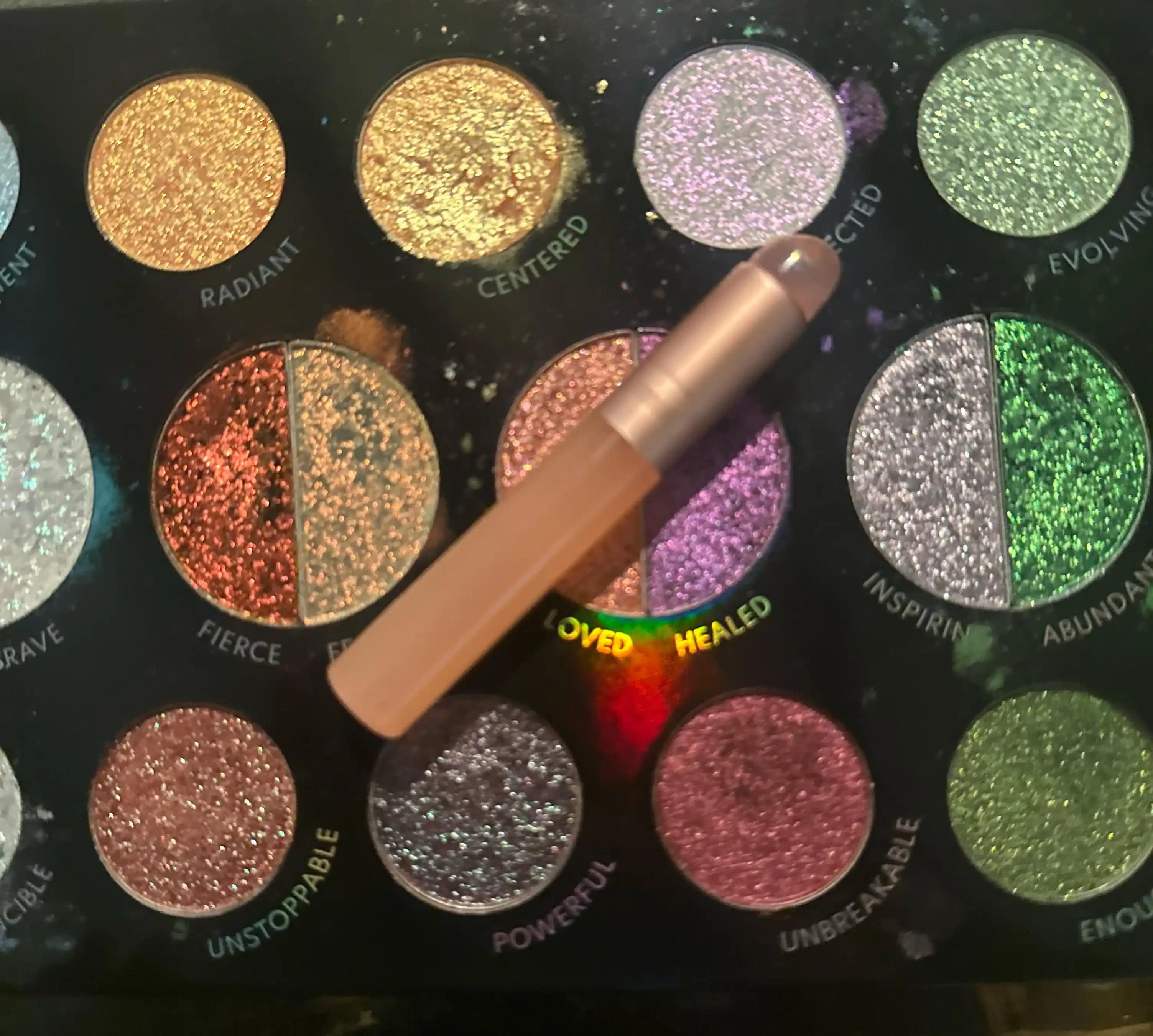 Simli Göz Farı Uygulamasında Silikon Fırça Kullanımı ve Teknikleri