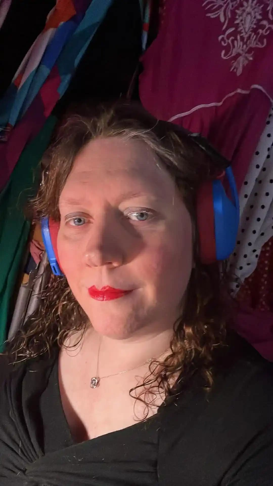 Trans Kadınlar İçin Dudak Kalemi Kullanımı ve Topluluk Geri Bildirimlerinin Rolü