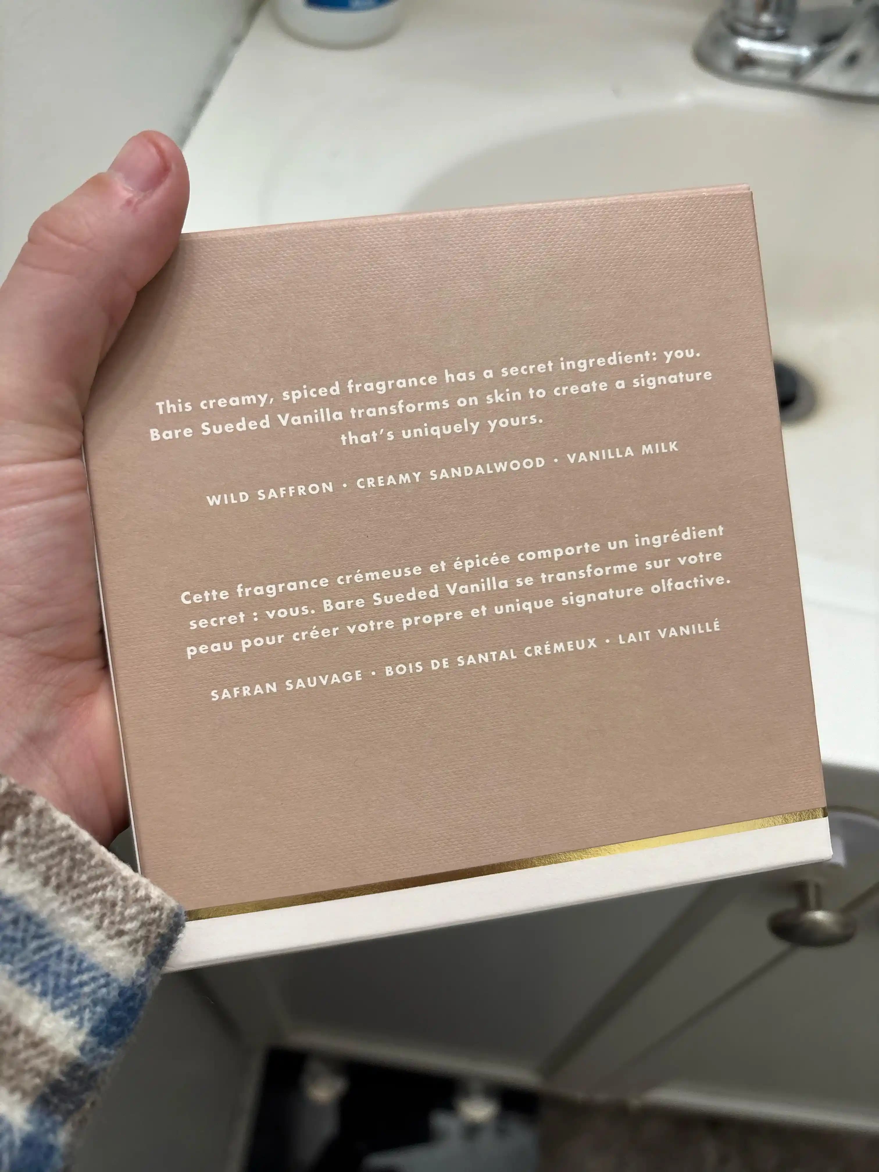 Victoria's Secret Bare Sueded Vanilla: Yumuşak ve Kalıcı Vanilya Kokusu İncelemesi