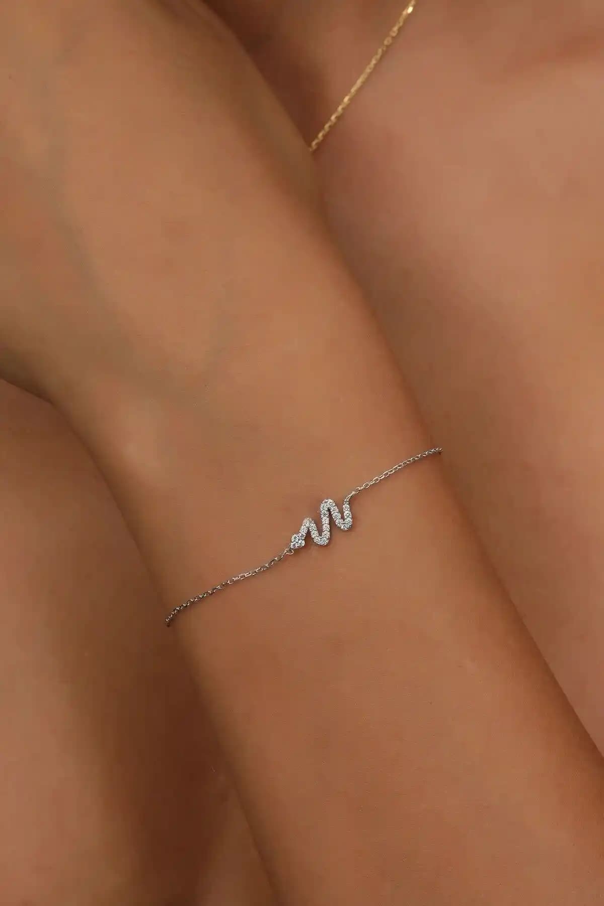 925 Ayar Gümüş Bileklik: Modern Tasarım ve Uzun Ömürlü Kullanım Özellikleri