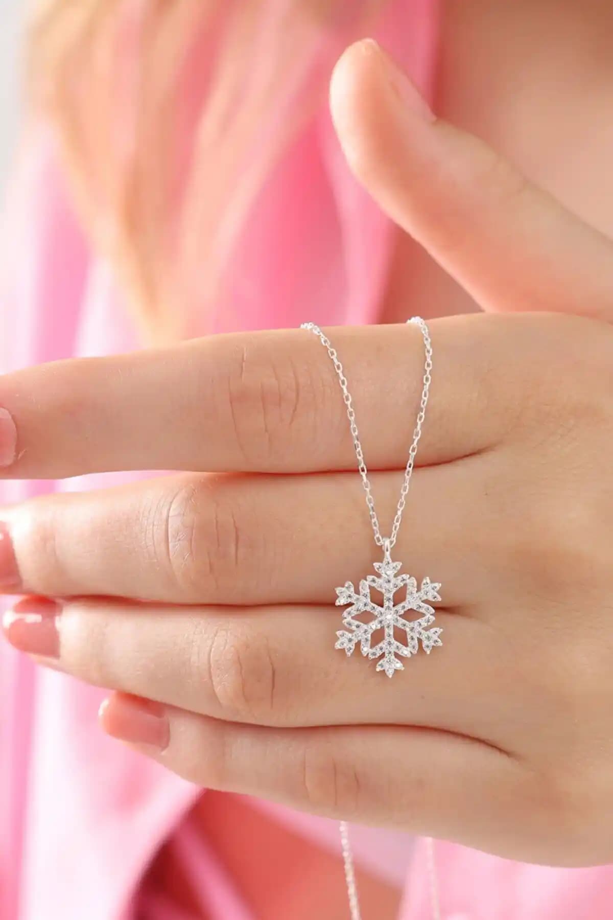925 Ayar Gümüş Kar Tanesi Kolye Zarif Tasarımı ve Kaliteli Malzemeleriyle