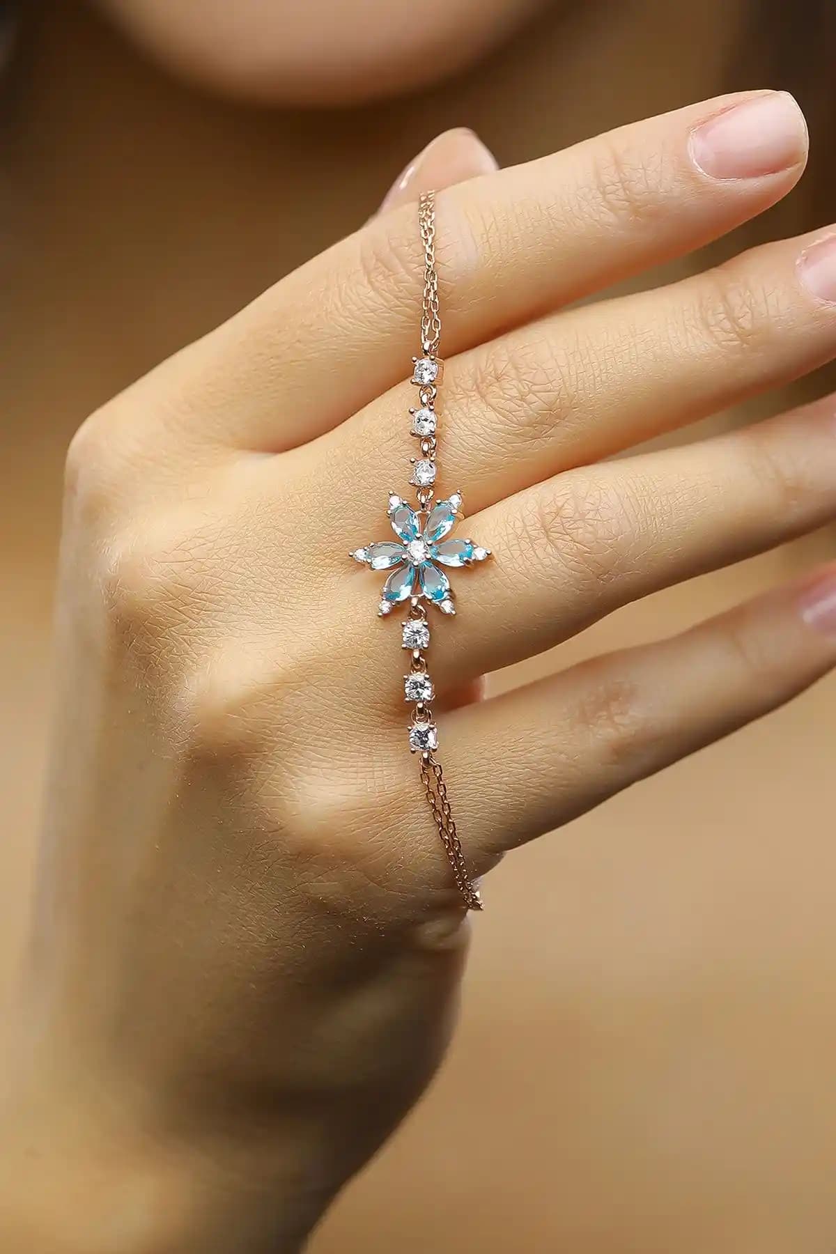 925 Ayar Gümüş Takı Karşılaştırması: Bileklik ve Küpe Seçenekleri İncelemesi