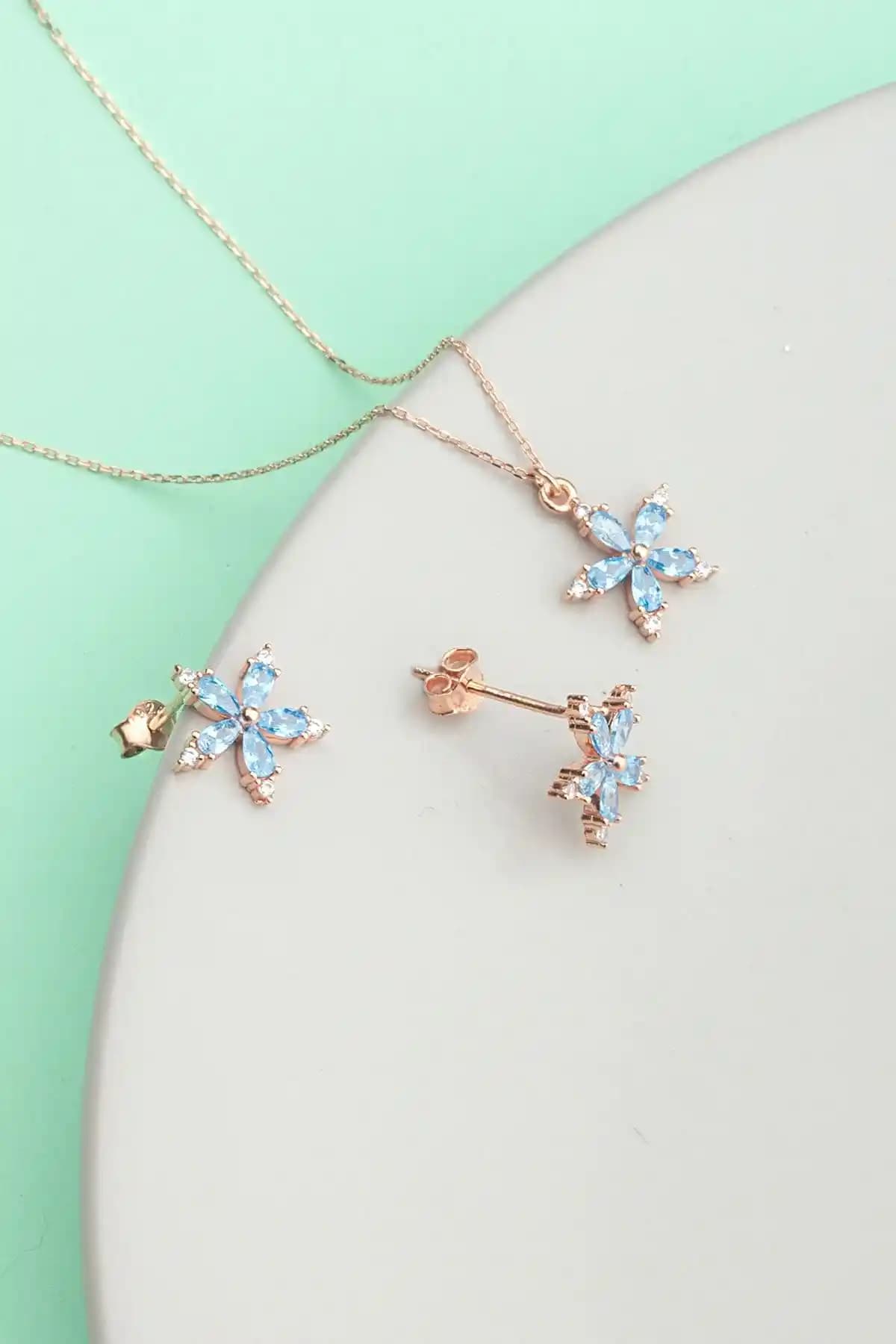 925 Ayar Gümüş Takı Setleri Karşılaştırması: Nergis ve Kalp Tasarımları