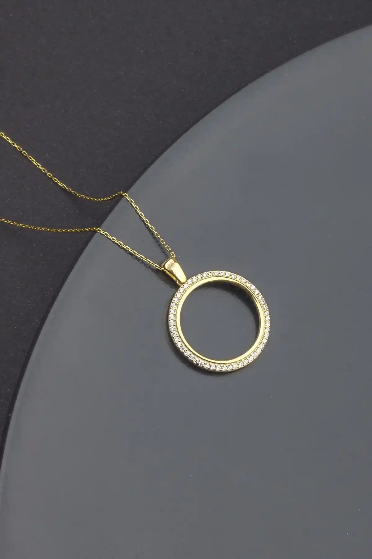 925 Ayar Gümüş Zirkon Taşlı Çeyreklik Kolye Zarif ve Çok Yönlü Tasarım