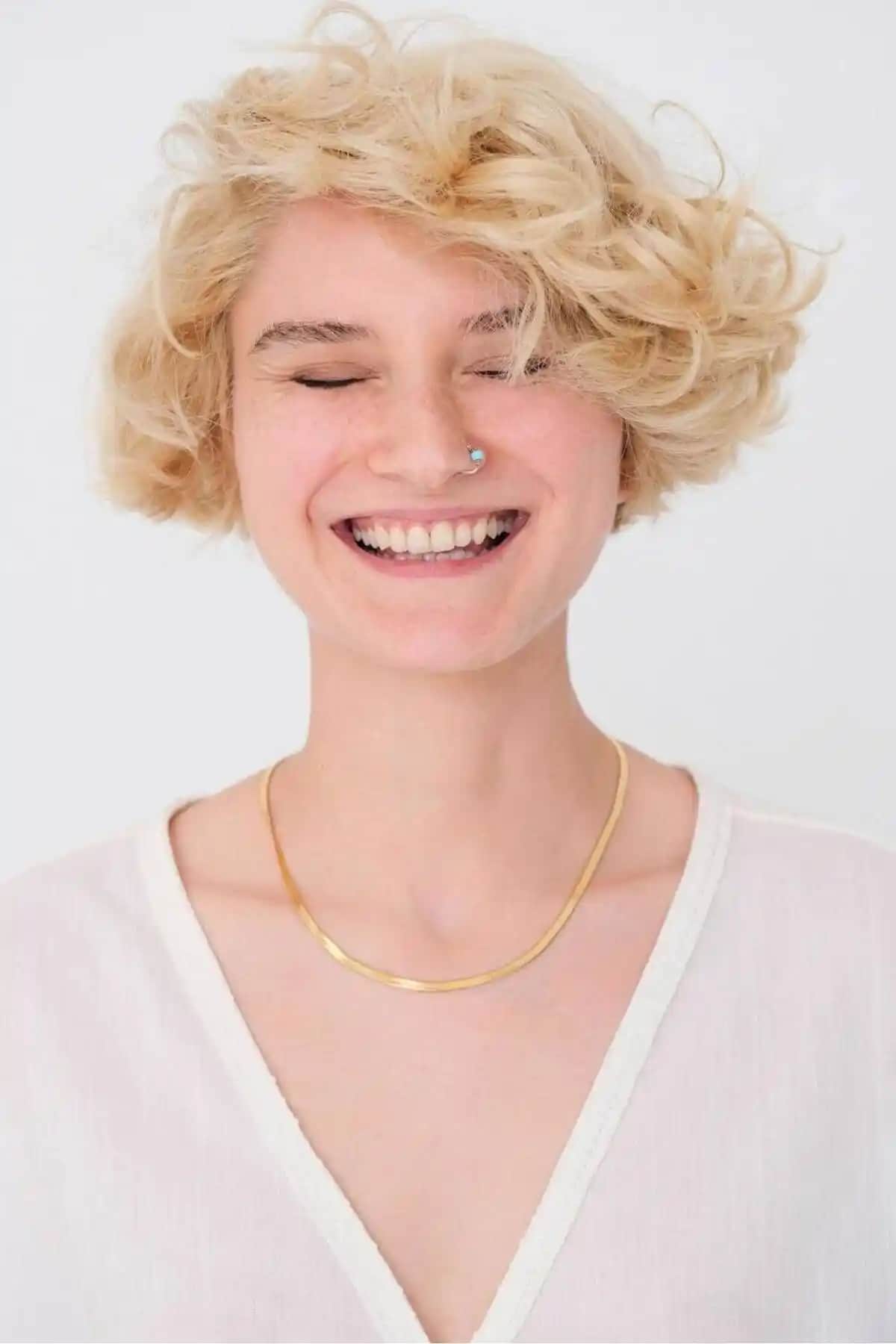 Addax Çelik Kolye K-1067-tk1: Şıklık ve Dayanıklılığı Bir Arada Sunan Modern Takı Seçeneği