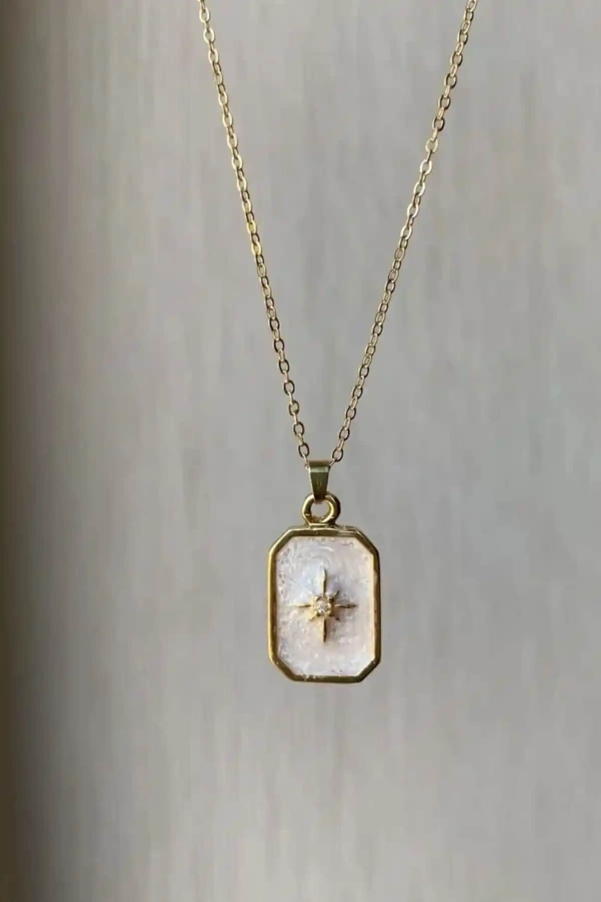 Alexis Carrel Altın Kaplama Dikdörtgen Kutup Yıldızı Kan Kolye Özellikleri ve Kullanım İpuçları