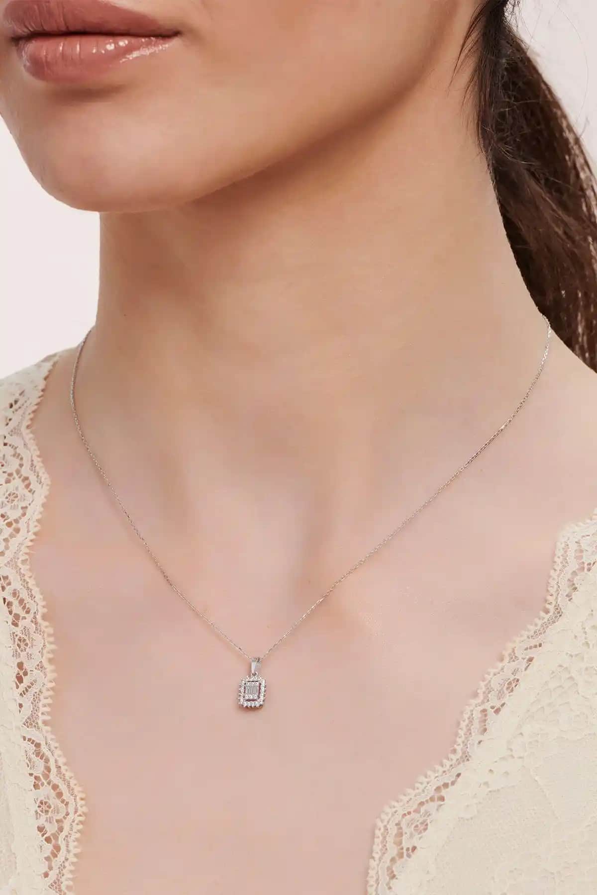 Altınbaş ve Gülaylar Altın Baget Kolye Karşılaştırması ve Özellikleri