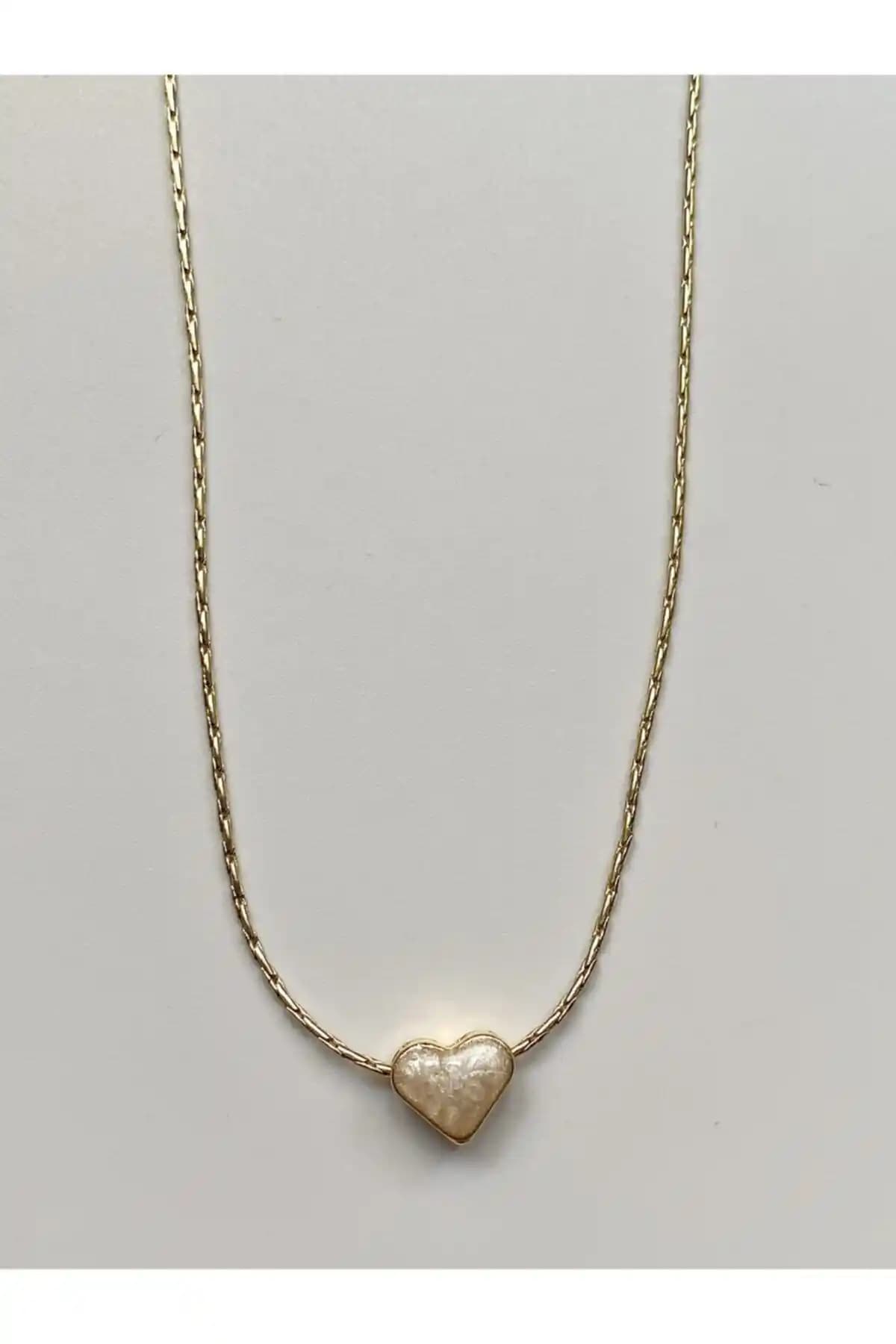 Alya Jewelry Altın Kaplama Mineli Beyaz Kalp Kolye Şıklık ve Zarafetin Buluşması