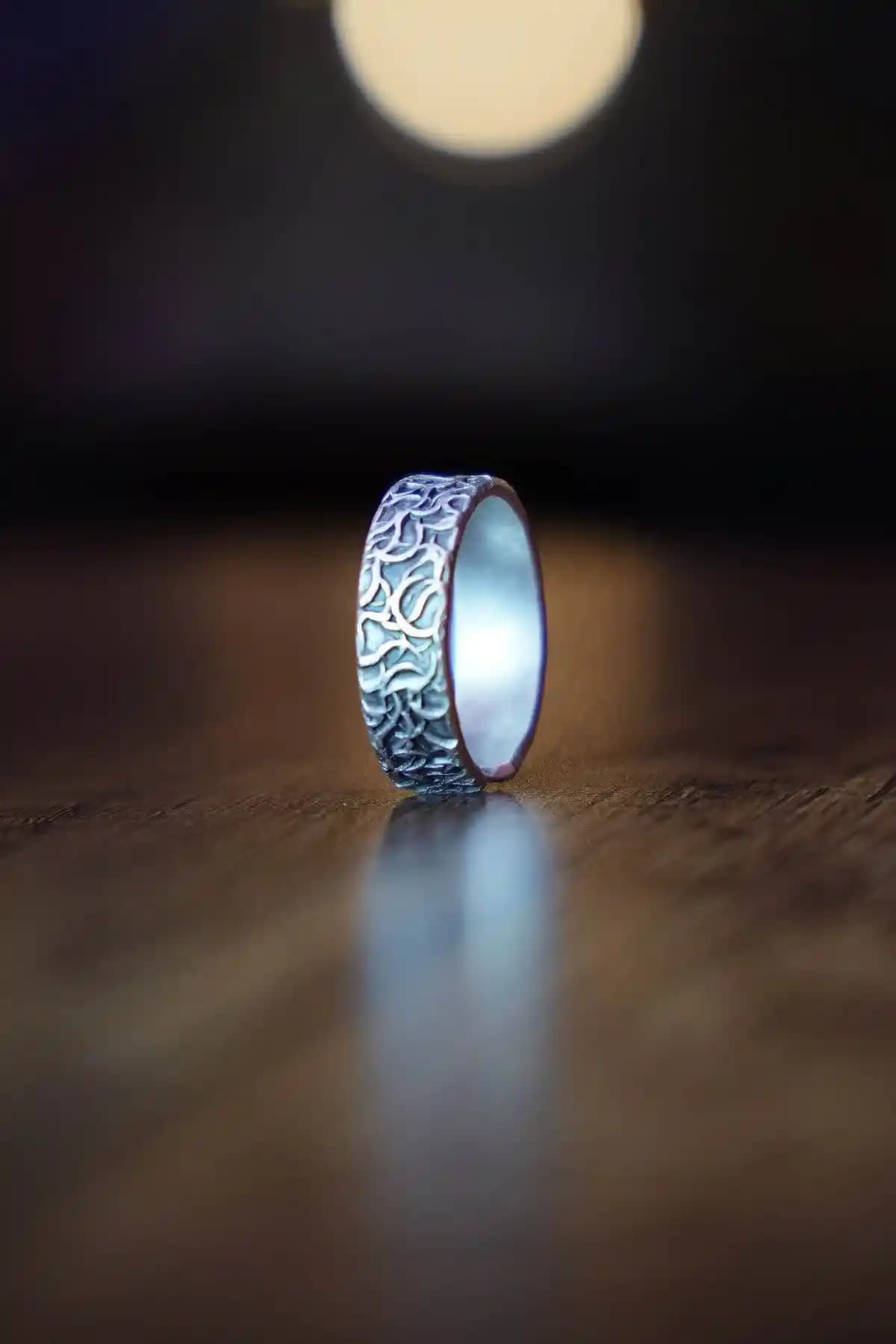 Antik Gümüş Kaplama Duman Desenli Yüzük: Modern ve Zarif Tasarım Özellikleri