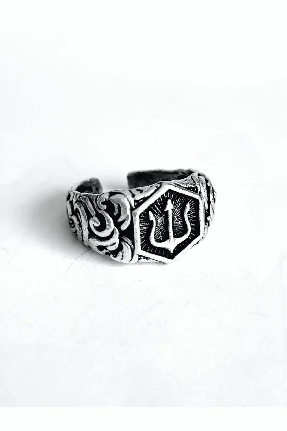 Antique Dolunay Yüzükleri Karşılaştırması: Mızrak ve Pusula Tasarımları